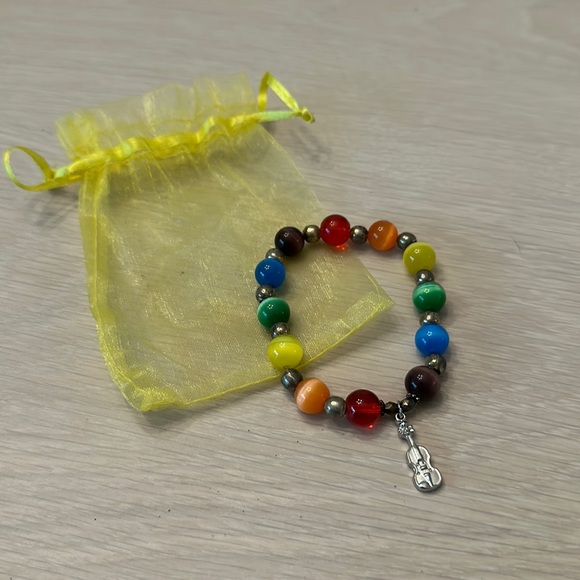Multicolor bead stretch bracelet with violin charm - Picture 1 of 5